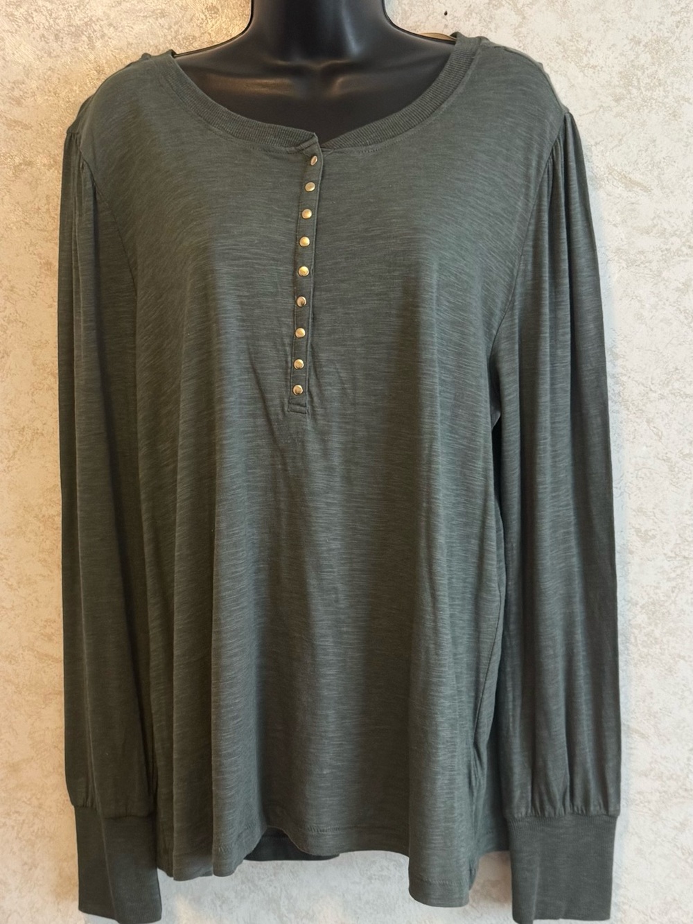 Democracy Women's Green Long Sleeve Knit Cuffs Henley Size XL Gold Buttons